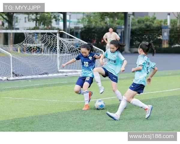 从青涩少年到绿茵场上的传奇足球明星成长之路的探索与坚持 从青涩少年到绿茵场上的传奇足球明星成长之路的探索与坚持